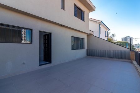 Casa à venda com 155m², 2 quartos e 2 vagas Casa à venda com 155m², 2 quartos e 2 vagasVaranda