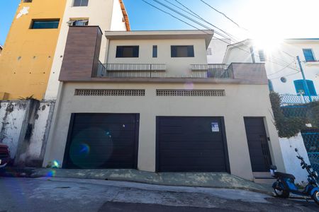Casa à venda com 155m², 2 quartos e 2 vagas Casa à venda com 155m², 2 quartos e 2 vagasFachada