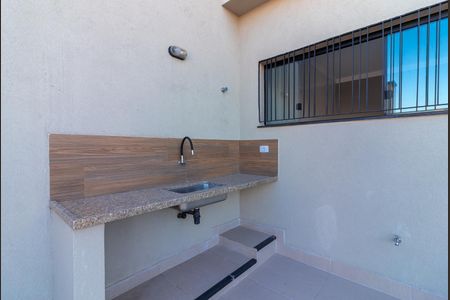 Casa à venda com 155m², 2 quartos e 2 vagas Casa à venda com 155m², 2 quartos e 2 vagasVaranda