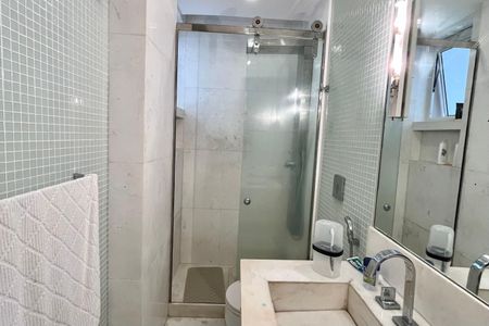 Apartamento à venda com 190m², 3 quartos e 1 vaga Apartamento à venda com 190m², 3 quartos e 1 vagaBanheiro da Suíte