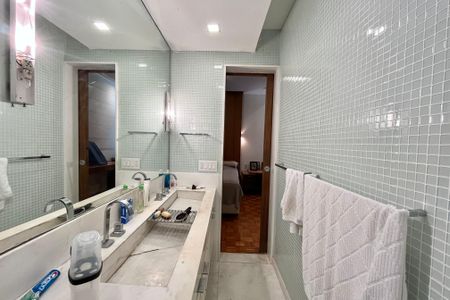 Apartamento à venda com 190m², 3 quartos e 1 vaga Apartamento à venda com 190m², 3 quartos e 1 vagaBanheiro da Suíte
