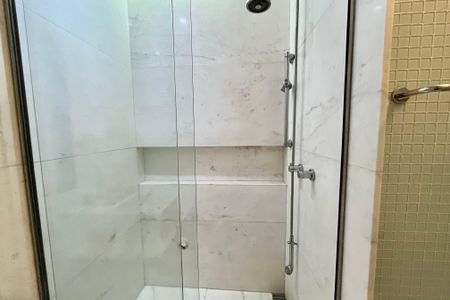 Apartamento à venda com 190m², 3 quartos e 1 vaga Apartamento à venda com 190m², 3 quartos e 1 vagaBanheiro Social
