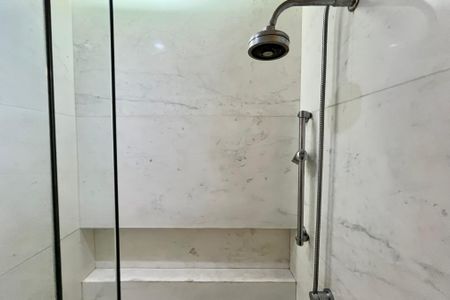 Apartamento à venda com 190m², 3 quartos e 1 vaga Apartamento à venda com 190m², 3 quartos e 1 vagaBanheiro social