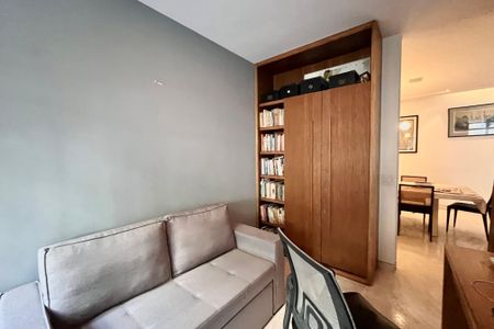 Apartamento à venda com 190m², 3 quartos e 1 vaga Apartamento à venda com 190m², 3 quartos e 1 vagaEscritorio