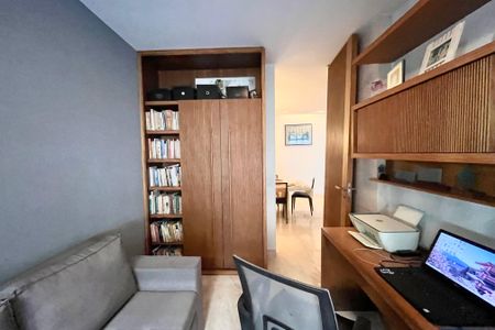 Apartamento à venda com 190m², 3 quartos e 1 vaga Apartamento à venda com 190m², 3 quartos e 1 vagaEscritório
