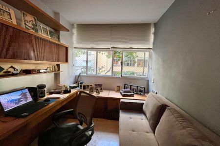 Apartamento à venda com 190m², 3 quartos e 1 vaga Apartamento à venda com 190m², 3 quartos e 1 vagaEscritório