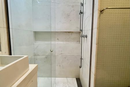 Apartamento à venda com 190m², 3 quartos e 1 vaga Apartamento à venda com 190m², 3 quartos e 1 vagaBanheiro social
