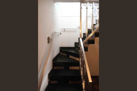 Casa para alugar com 220m², 3 quartos e 2 vagasescada