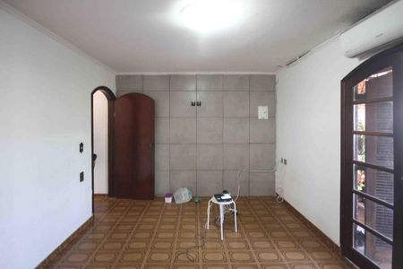 Casa para alugar com 220m², 3 quartos e 2 vagasSuite