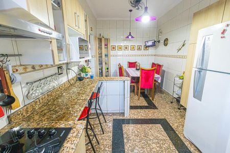 Casa à venda com 550m², 4 quartos e 5 vagas Casa à venda com 550m², 4 quartos e 5 vagascozinha