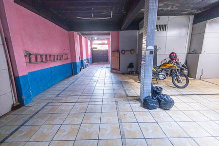Casa à venda com 550m², 4 quartos e 5 vagas Casa à venda com 550m², 4 quartos e 5 vagasgaragem