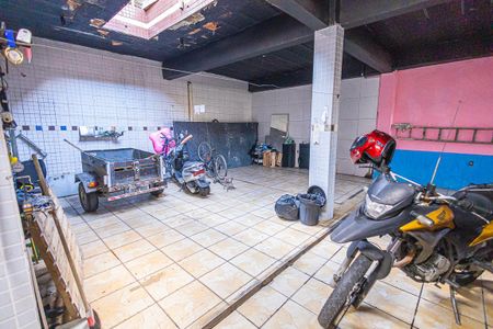 Casa à venda com 550m², 4 quartos e 5 vagas Casa à venda com 550m², 4 quartos e 5 vagasgaragem