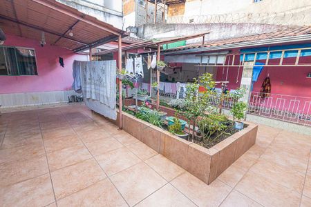 Casa à venda com 550m², 4 quartos e 5 vagas Casa à venda com 550m², 4 quartos e 5 vagasjardim