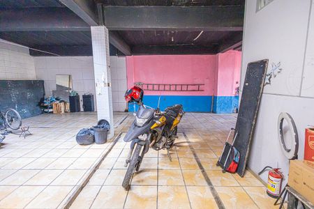 Casa à venda com 550m², 4 quartos e 5 vagas Casa à venda com 550m², 4 quartos e 5 vagasgaragem