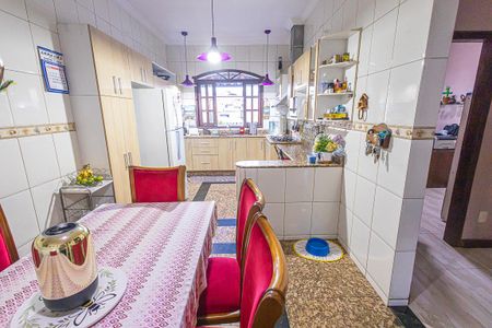 Casa à venda com 550m², 4 quartos e 5 vagas Casa à venda com 550m², 4 quartos e 5 vagascozinha