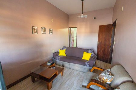 Casa à venda com 550m², 4 quartos e 5 vagas Casa à venda com 550m², 4 quartos e 5 vagassala