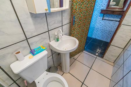 Casa à venda com 550m², 4 quartos e 5 vagas Casa à venda com 550m², 4 quartos e 5 vagasbanheiro
