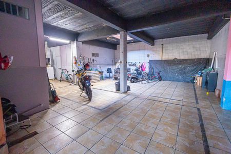 Casa à venda com 550m², 4 quartos e 5 vagas Casa à venda com 550m², 4 quartos e 5 vagasgaragem