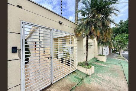 Casa de condomínio à venda com 204m², 3 quartos e 3 vagasFachada