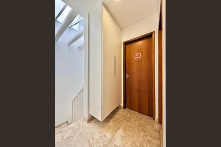 Casa de condomínio à venda com 204m², 3 quartos e 3 vagasCorredor