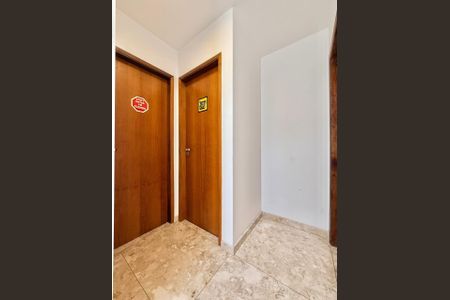 Casa de condomínio à venda com 204m², 3 quartos e 3 vagasBanheiro