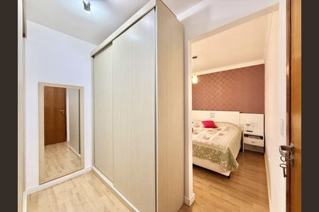 Casa de condomínio à venda com 204m², 3 quartos e 3 vagasQuarto