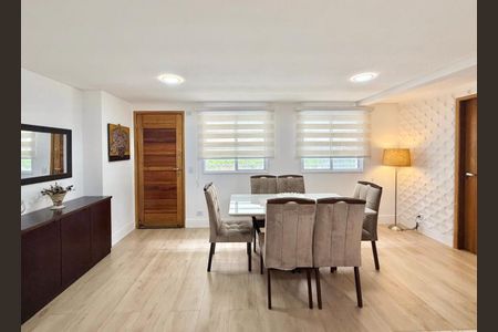 Casa de condomínio à venda com 204m², 3 quartos e 3 vagasSala de Jantar