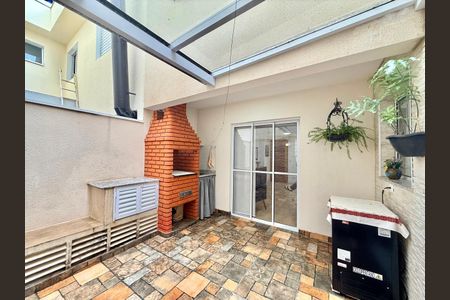 Casa de condomínio à venda com 204m², 3 quartos e 3 vagasChurrasqueira