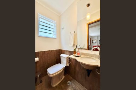 Casa de condomínio à venda com 204m², 3 quartos e 3 vagasBanheiro