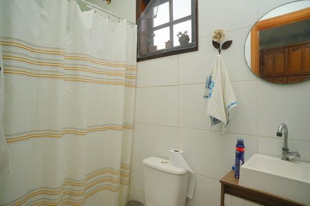 Casa de condomínio para alugar com 100m², 4 quartos e 2 vagas Casa de condomínio para alugar com 100m², 4 quartos e 2 vagasBanheiro da Suíte