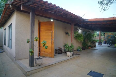 Casa de condomínio para alugar com 100m², 4 quartos e 2 vagas Casa de condomínio para alugar com 100m², 4 quartos e 2 vagasVaranda