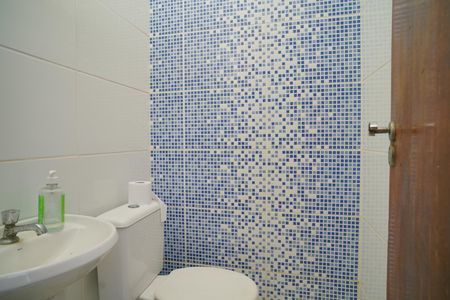 Casa de condomínio para alugar com 100m², 4 quartos e 2 vagas Casa de condomínio para alugar com 100m², 4 quartos e 2 vagasBanheiro de serviço