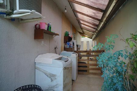 Casa de condomínio para alugar com 100m², 4 quartos e 2 vagas Casa de condomínio para alugar com 100m², 4 quartos e 2 vagasÁrea de Serviço
