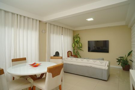 Casa de condomínio para alugar com 100m², 4 quartos e 2 vagas Casa de condomínio para alugar com 100m², 4 quartos e 2 vagasSala