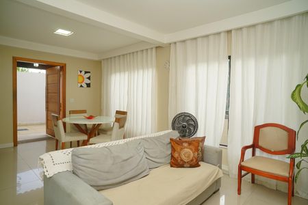 Sala de casa de condomínio para alugar com 4 quartos, 100m² em Inoã, Maricá