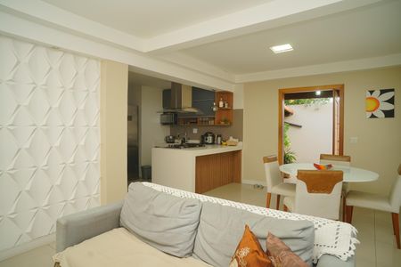 Sala de casa de condomínio para alugar com 4 quartos, 100m² em Inoã, Maricá