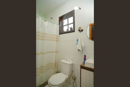 Casa de condomínio para alugar com 100m², 4 quartos e 2 vagas Casa de condomínio para alugar com 100m², 4 quartos e 2 vagasBanheiro da Suíte