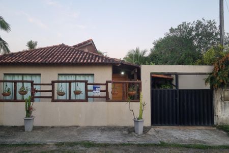 Casa de condomínio para alugar com 100m², 4 quartos e 2 vagas Casa de condomínio para alugar com 100m², 4 quartos e 2 vagasFachada