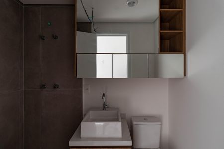 Banheiro de kitnet/studio para alugar com 1 quarto, 19m² em Jardim Vera Cruz, São Paulo