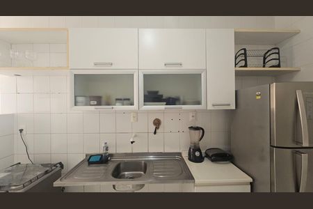 Cozinha de apartamento para alugar com 2 quartos, 50m² em Costa Azul, Salvador