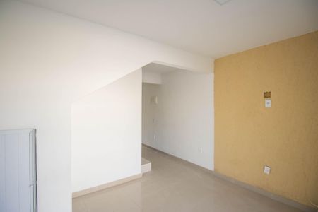 Casa de condomínio para alugar com 90m², 2 quartos e 1 vagaSala