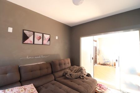 Casa de condomínio para alugar com 200m², 4 quartos e 3 vagasSala