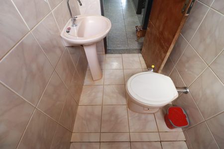 Casa de condomínio para alugar com 200m², 4 quartos e 3 vagasBanheiro da Suíte