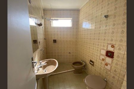 Banheiro de apartamento para alugar com 1 quarto, 47m² em Santo Antônio, Porto Alegre
