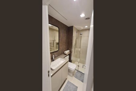 Banheiro de apartamento para alugar com 1 quarto, 33m² em Jardim das Acacias, São Paulo