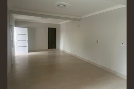 Casa à venda com 250m², 2 quartos e 7 vagasSala