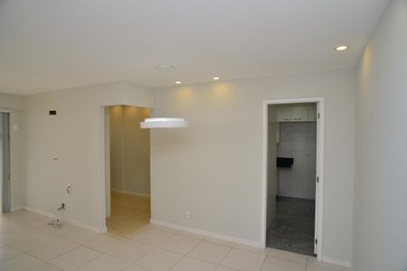 Sala de apartamento para alugar com 2 quartos, 100m² em Barra da Tijuca, Rio de Janeiro