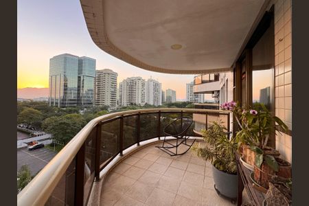 Varanda de apartamento para alugar com 3 quartos, 100m² em Barra da Tijuca, Rio de Janeiro