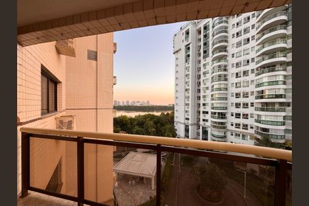 Apartamento para alugar com 100m², 3 quartos e 1 vaga Apartamento para alugar com 100m², 3 quartos e 1 vagaVaranda