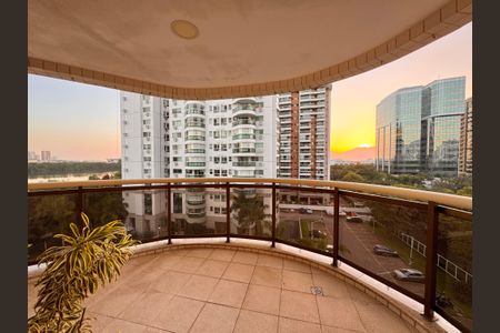 Apartamento para alugar com 100m², 3 quartos e 1 vaga Apartamento para alugar com 100m², 3 quartos e 1 vagaVaranda